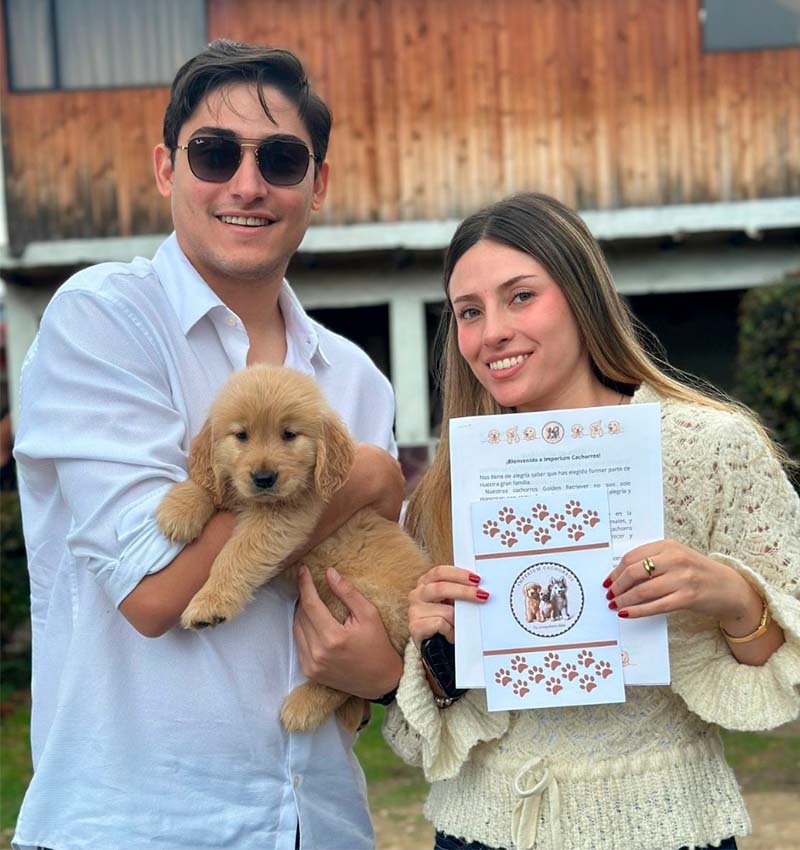 Andrés y Valeria con su cachorro